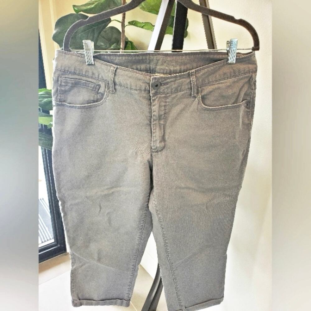 Curvy Faded Glory Cropped Capri- Size16 - Color Gray